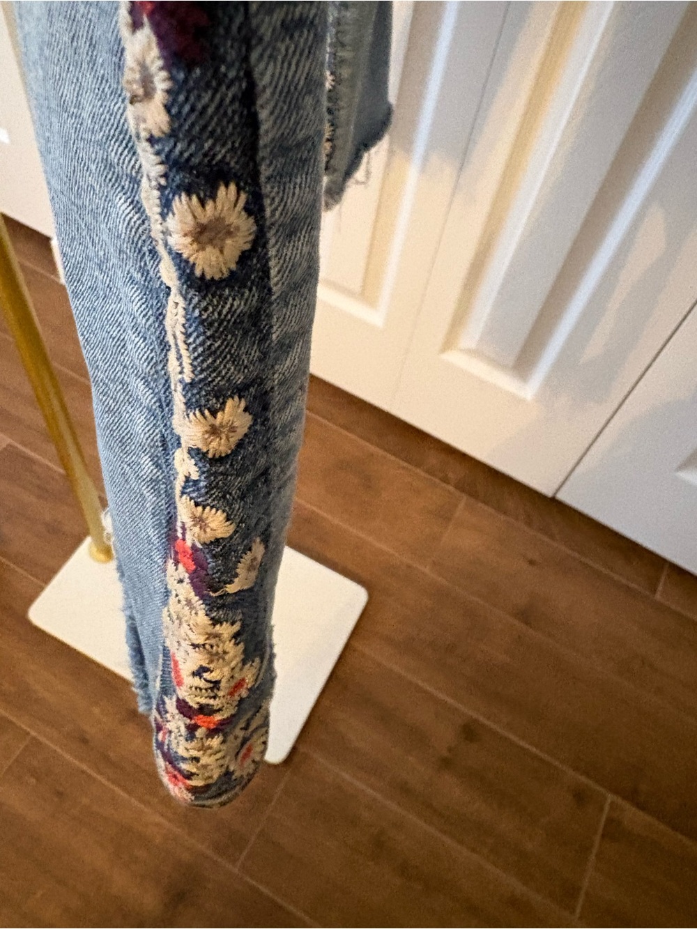 DRIFTWOOD Jeans Light Cropped with Floral Side Embroidery, Size 27